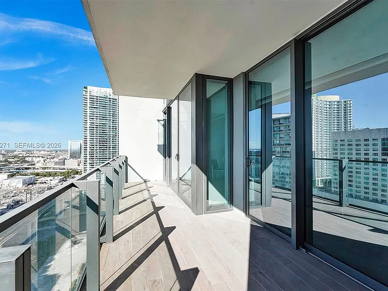 88 SW 7th St #2106 — Photo 36