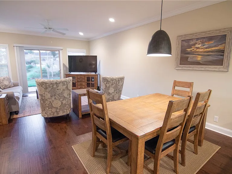 702 Mariners Cir — Photo 8