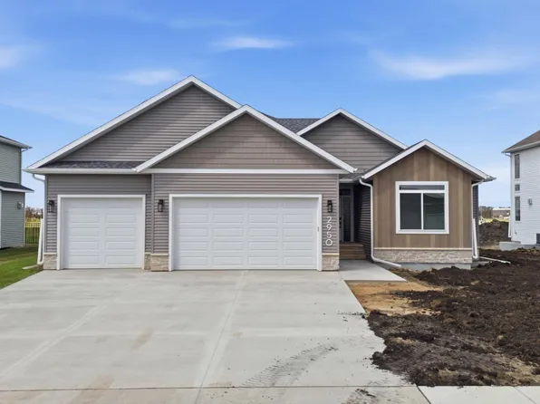 2950 Prairie Farms Cir S, Fargo, ND 58104