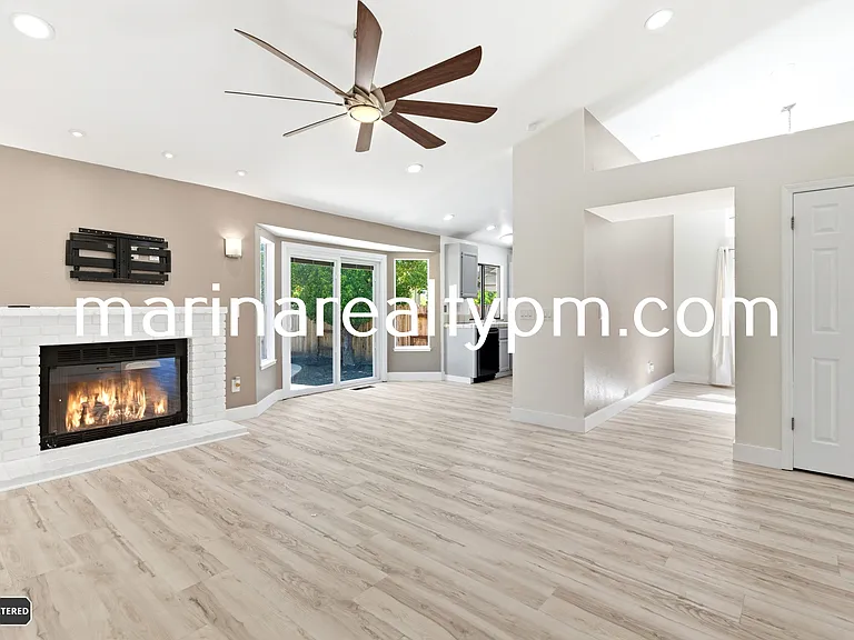 208 Buttercup Cir — Photo 10