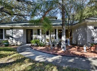 121 Champions Dr, Rockport, TX 78382