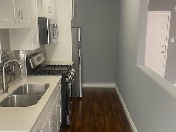 2nd image of 1921 Whitley Ave #9