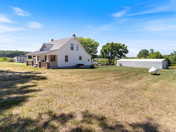 3rd image of 1509 Oak Hill Rd