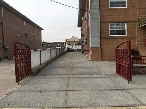 5th image of 156 Bay 13 St