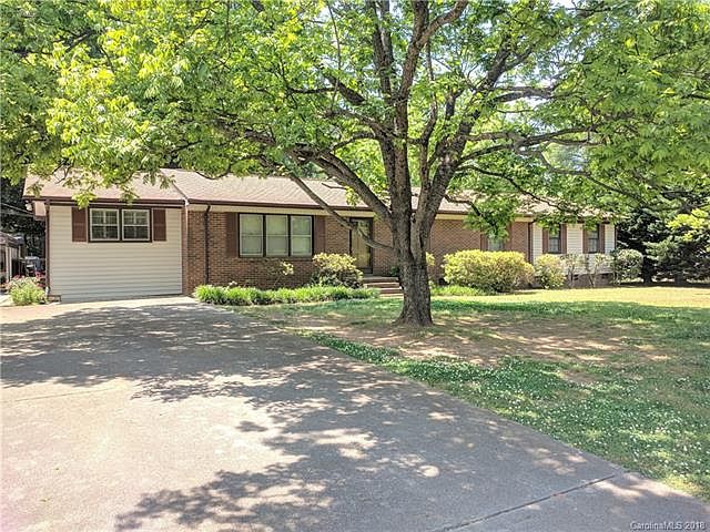 1st image of 221 Greenbay Dr