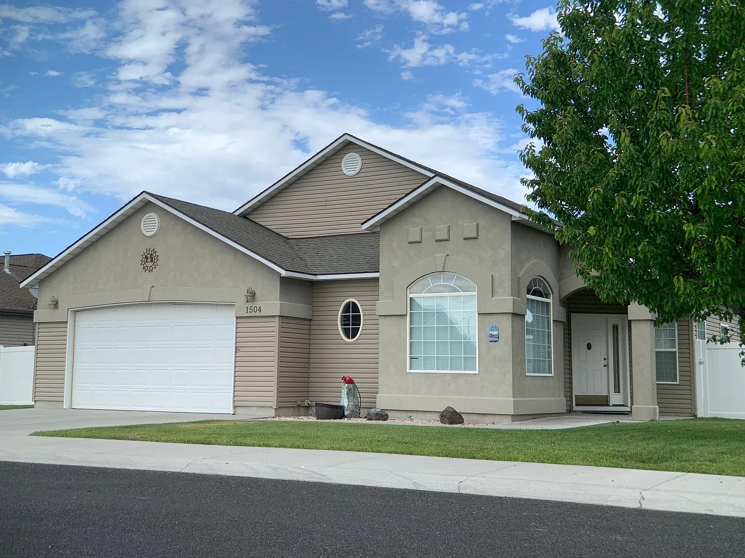 1504 Anny Dr E — Photo 1