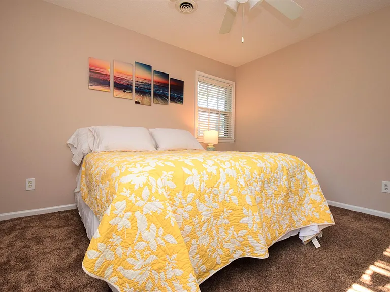 617 Plymouth Dr — Photo 10