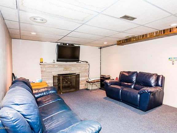 5th image of 2554 Woodley Dr