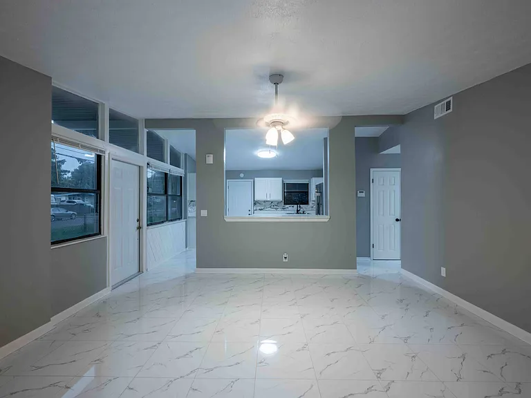 7441 Sandhurst Rd S — Photo 16