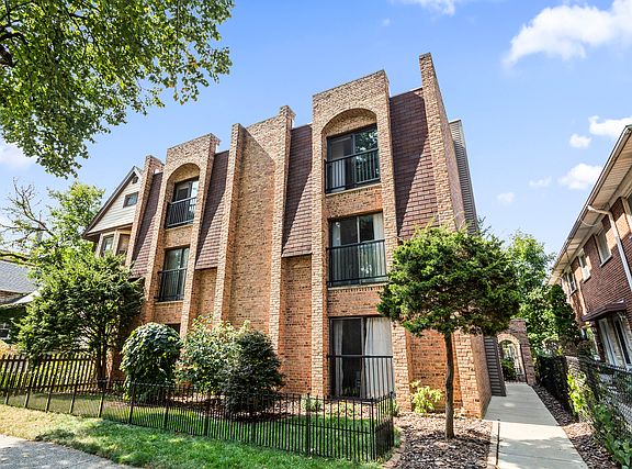 2nd image of 4876 N Hermitage Ave APT 102