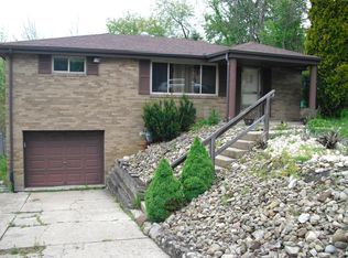 28 Sterling Dr, Coraopolis, PA 15108