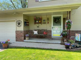 9 Woodmere Dr, Paris, IL 61944