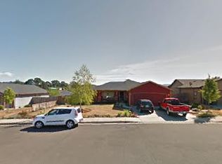 632 N Coolidge St, Carlton, OR 97111