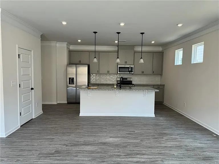 423 Perth Dr — Photo 8