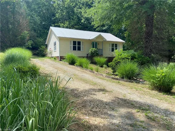 611 S 4th St, Mebane, NC 27302