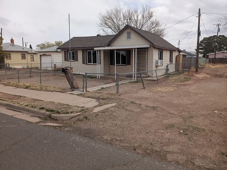 908 N Winslow Ave — Photo 1