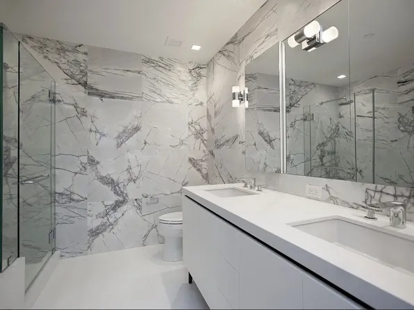 200 East 21st Street image 4 of 9