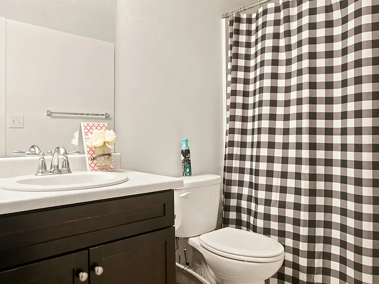 1096 W Emerald Pools Ln — Photo 10
