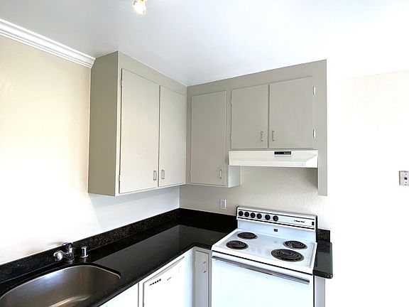 3rd image of 135 Clipper St #9
