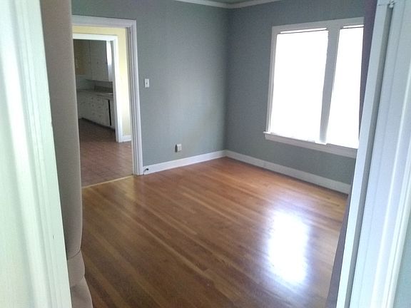4th image of 742 Mulberry St
