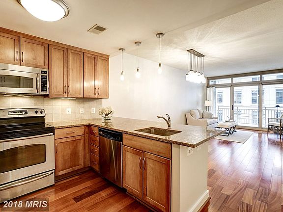4th image of 888 N Quincy St Unit 705