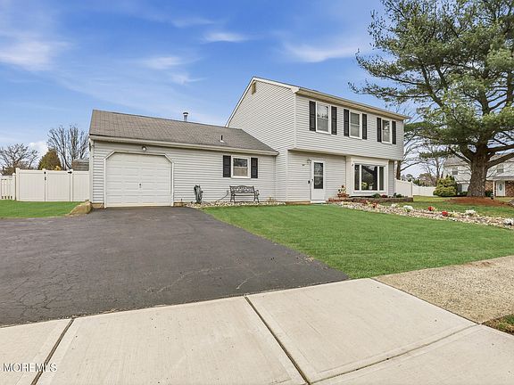 3rd image of 1 Mimi Lane