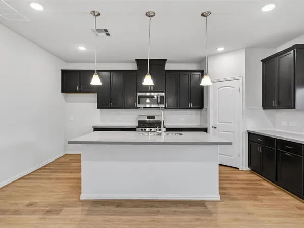 810 Spruce Pine Dr, Willis, TX 77318