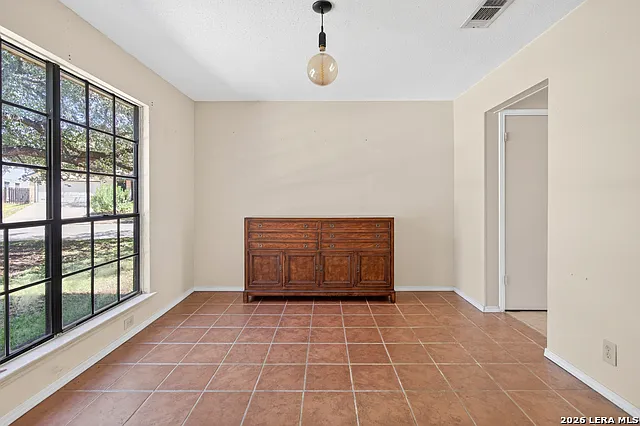 3 bed, 2.5 bath, 1839 sqft, $1,675 — Photo 3