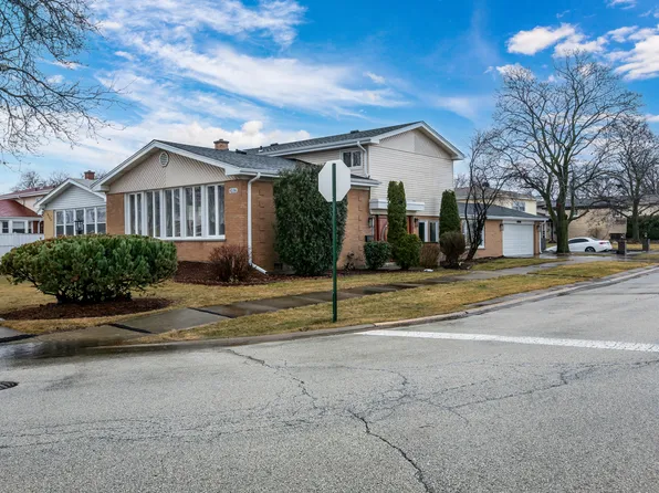 9236 Maple Ct, Morton Grove, IL 60053
