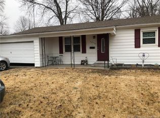 1076 Lakeview Dr, Scottsburg, IN 47170