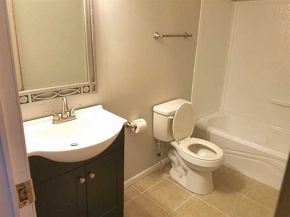 4th image of 121 Willow Pointe Dr