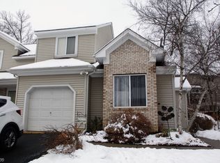 12 Sweet Water Ln, Hamburg, NJ 07419