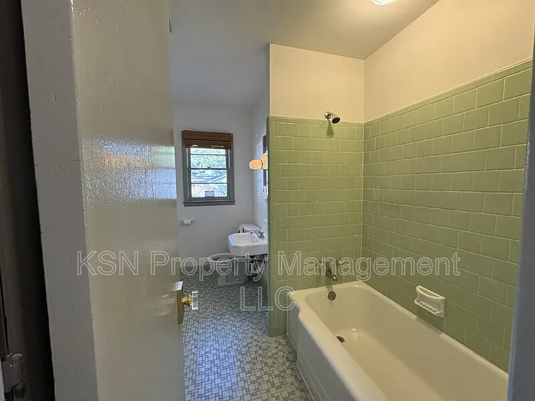 1436 E 42nd St — Photo 18