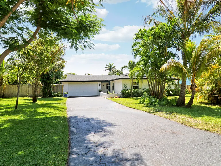 19928 Jasmine Dr — Photo 1