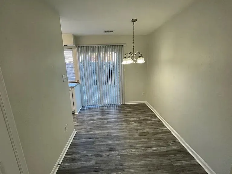 1304 Green Cedar Ln — Photo 5