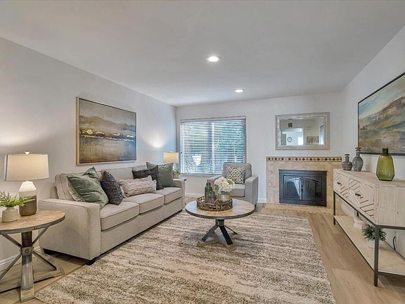 4th image of 950 Lakeshire Ct