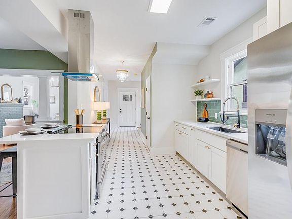 5th image of 1008 E Waldburg St