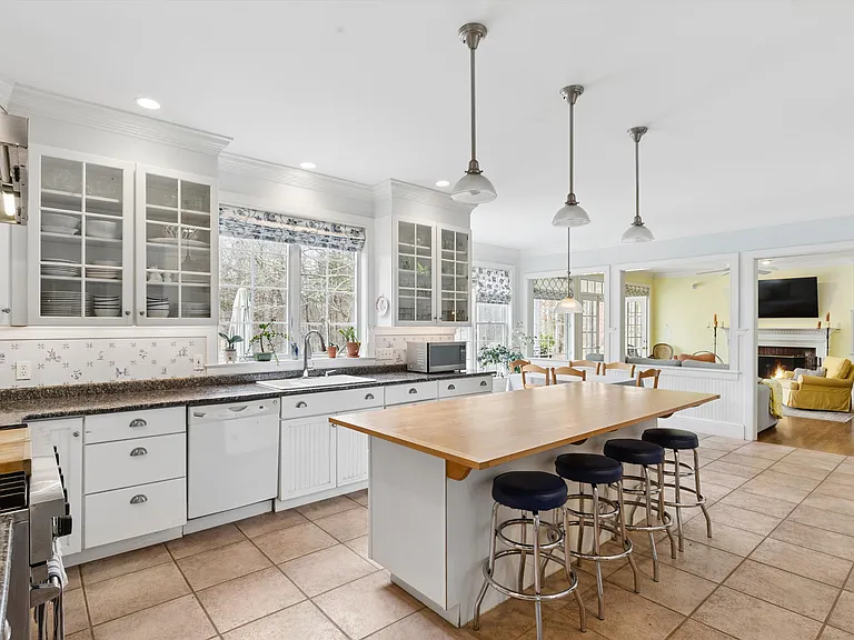 110 Greenleaf Ln — Photo 14