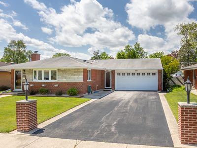 634 Clayton Ln, Des Plaines, IL, 60016