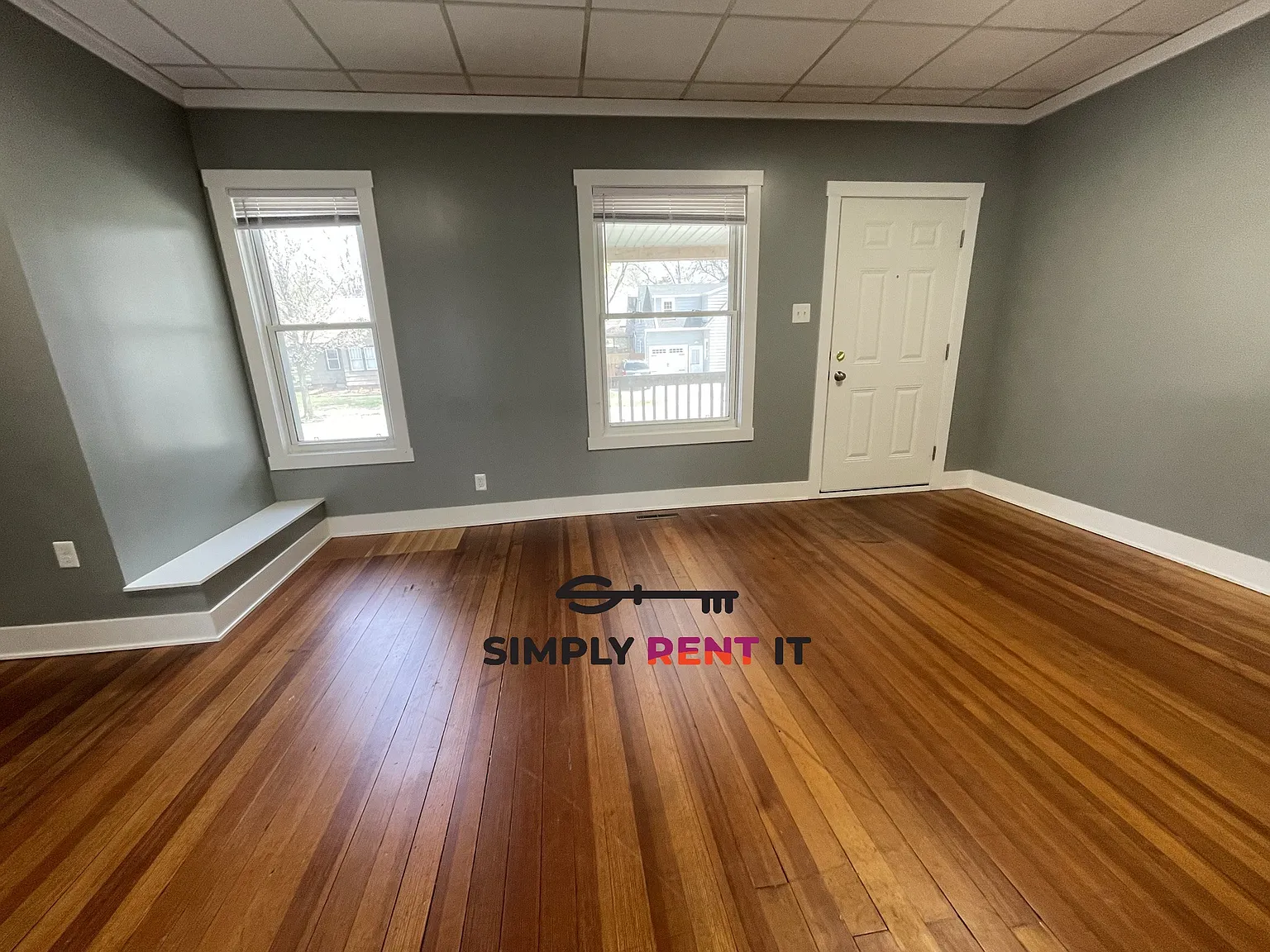 Renovated 2 Bedroom on Campus, Free Parking, August 1st! — Photo 4