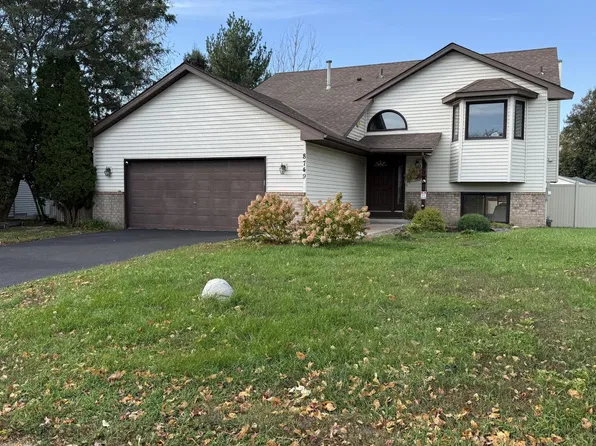 8749 Queens Gdns, Minneapolis, MN 55443