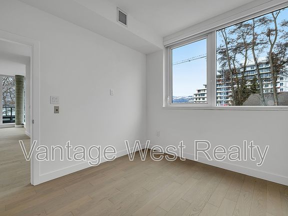 5th image of 3389 Lakeshore Rd #216