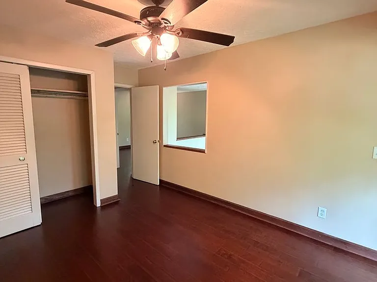 1323 Hickory Ln — Photo 21