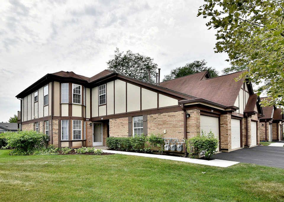1st image of 209 Green Knoll Ln