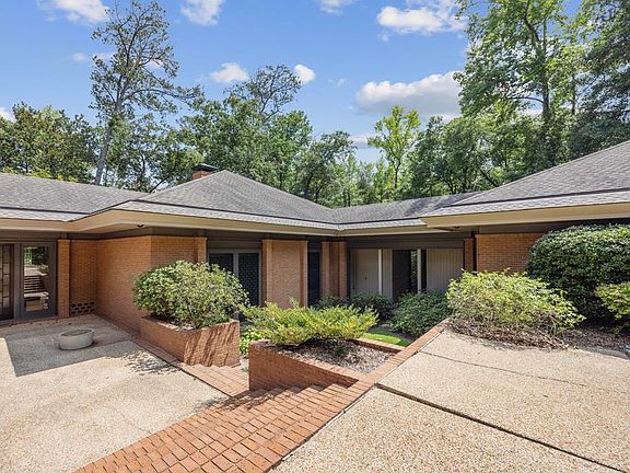 3rd image of 2718 Averett Dr