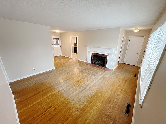2nd image of 6218 Glenwood St