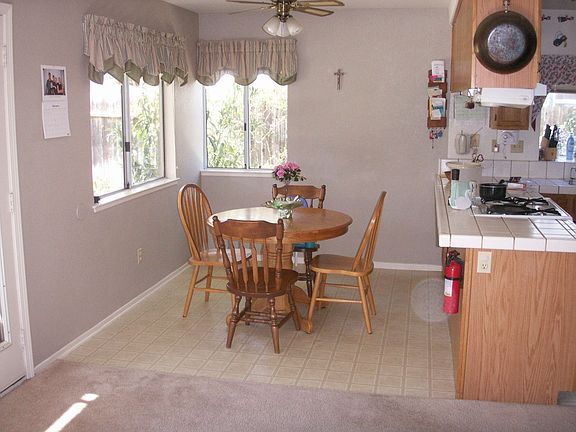 Kitchen Dining area