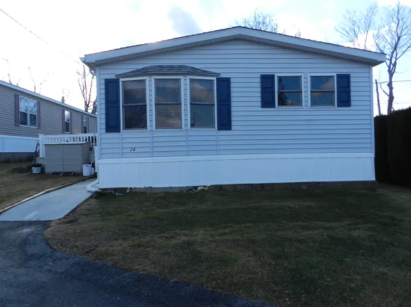 24 Donna Dr, Portsmouth, RI 02871