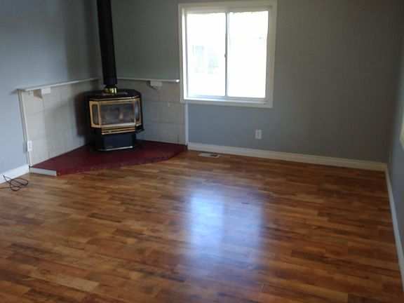 3rd image of 1020 5th St SE