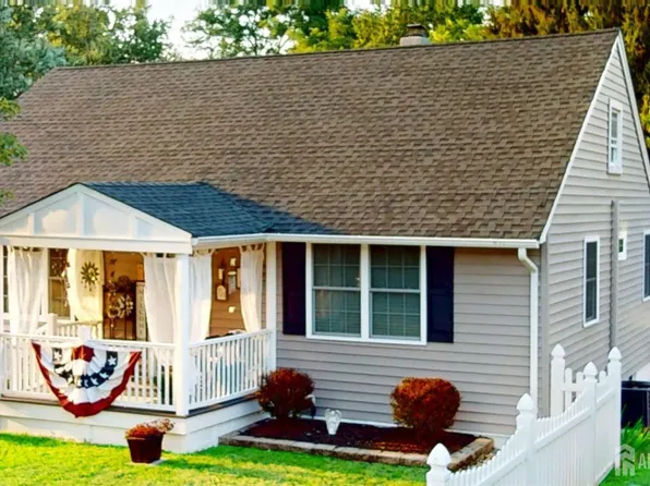 40 E Sherman St, Monroe Township, NJ 08831